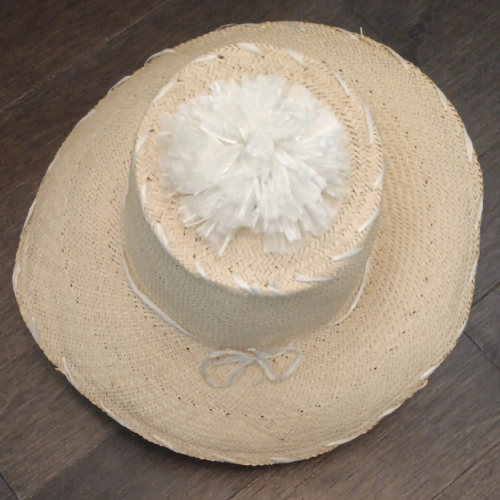 % Natural Straw Sun Hat with white Flower Accent